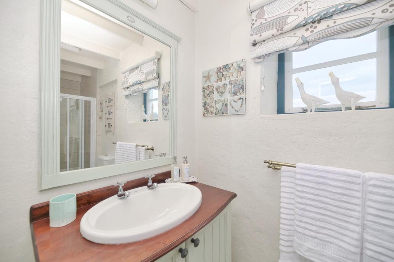 Zuidste Huisie Fisherman's Cottage Struisbaai Buitenkant foto
